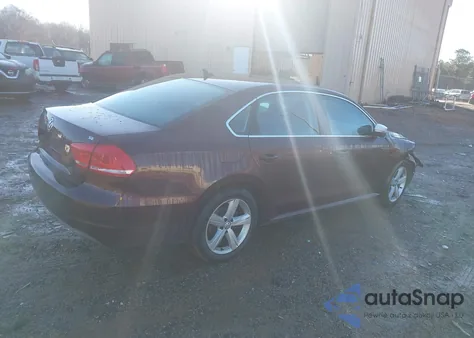 2013 Volkswagen Passat 2.5L Se z USA, uszkodzony, nr VIN 1VWBP7A38DC011870